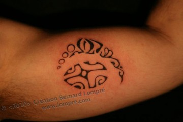 044.tattoo-paris-biceps-tiki 